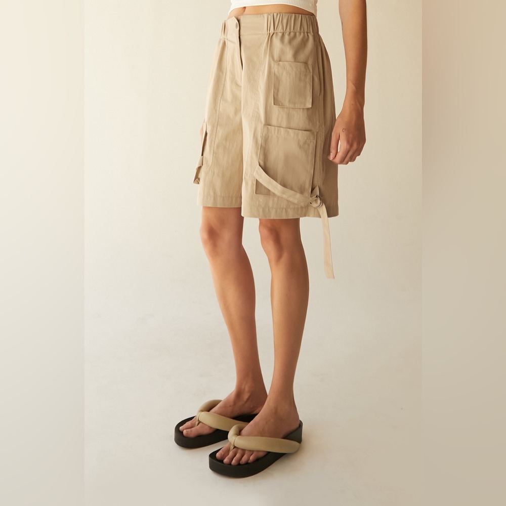BNWT Oak + fort Tan Cargo Short